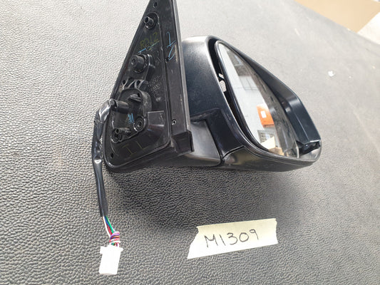 Toyota Fortuner 2018 Right Outer Mirror, Broken Indicator