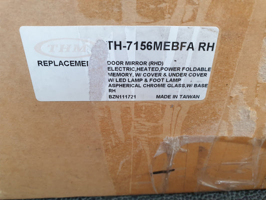 Mercedes-Benz Aftermarket GLA W156 Right Outer Mirror Incomplete, No Indicator, Damage to base