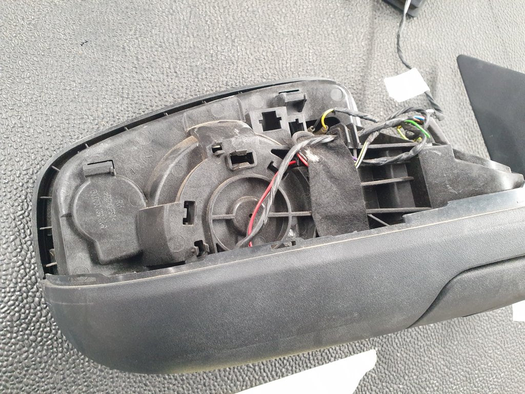 Chery Tiggo 7 Pro Right Outer Mirror Incomplete, Indicator, No Cover, Damage to Mirror Base