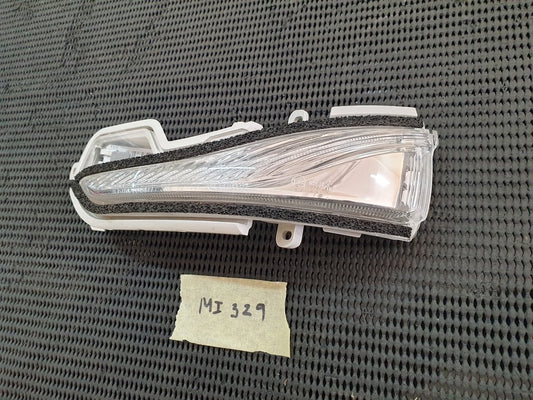 Nissan Infiniti Left Outer Mirror Indicator Light