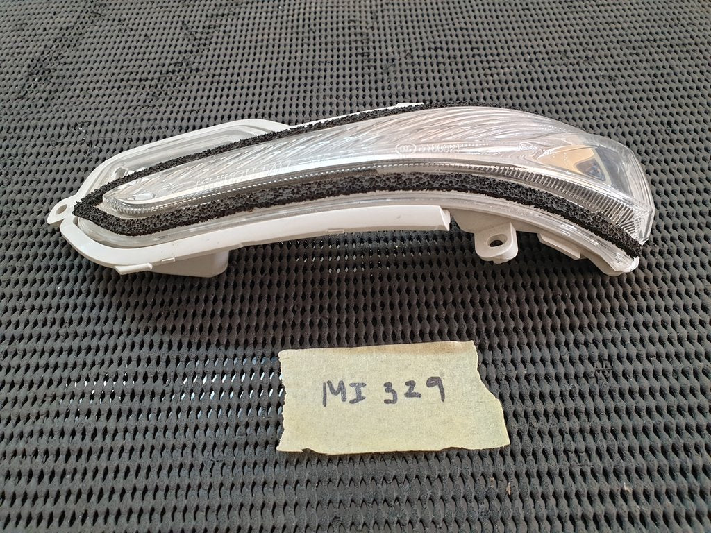 Nissan Infiniti Left Outer Mirror Indicator Light
