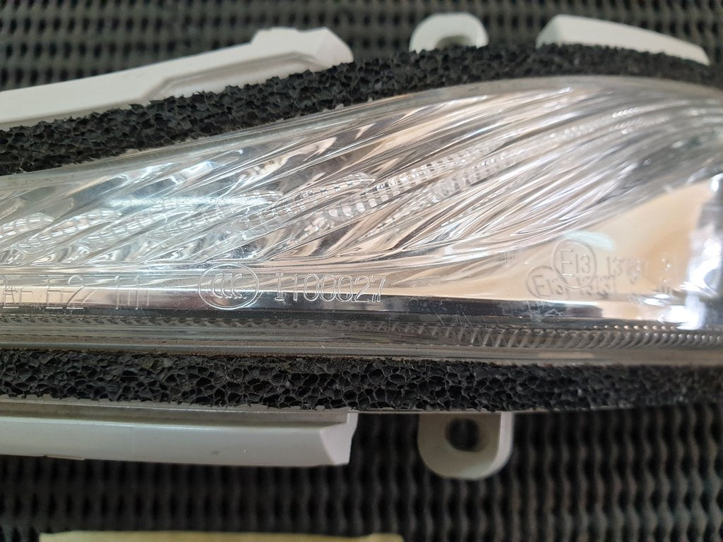 Nissan Infiniti Left Outer Mirror Indicator Light
