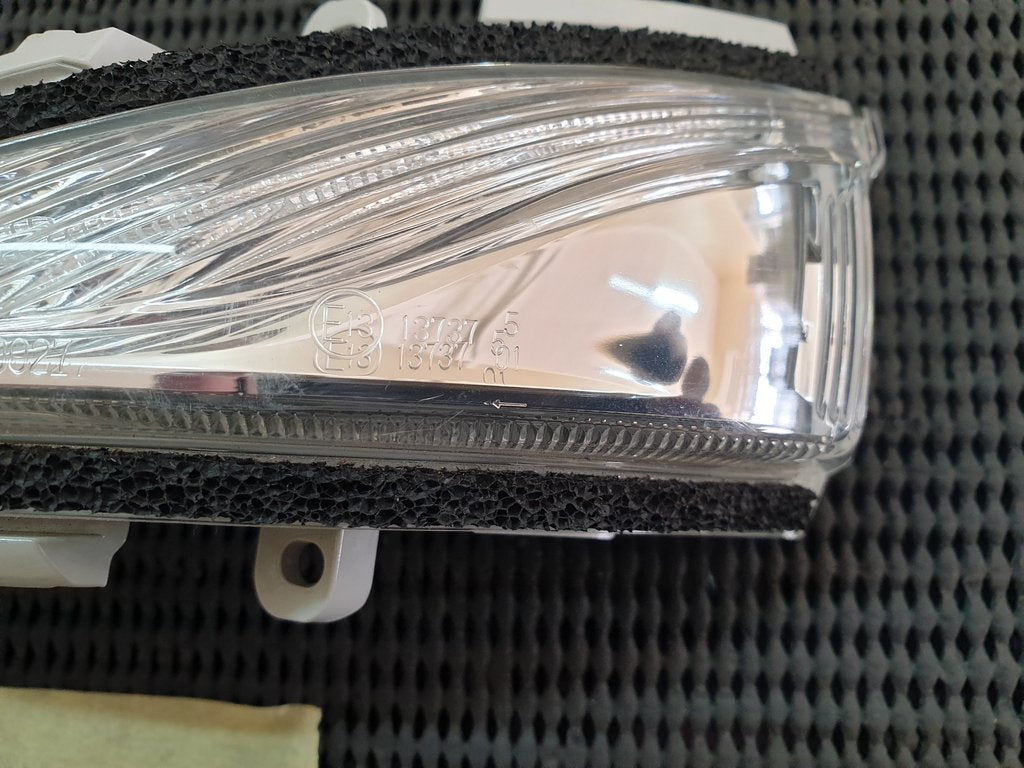 Nissan Infiniti Left Outer Mirror Indicator Light