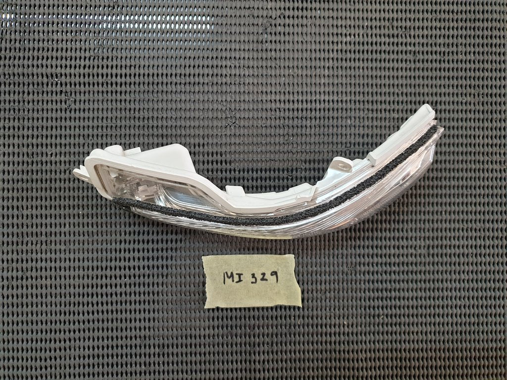 Nissan Infiniti Left Outer Mirror Indicator Light