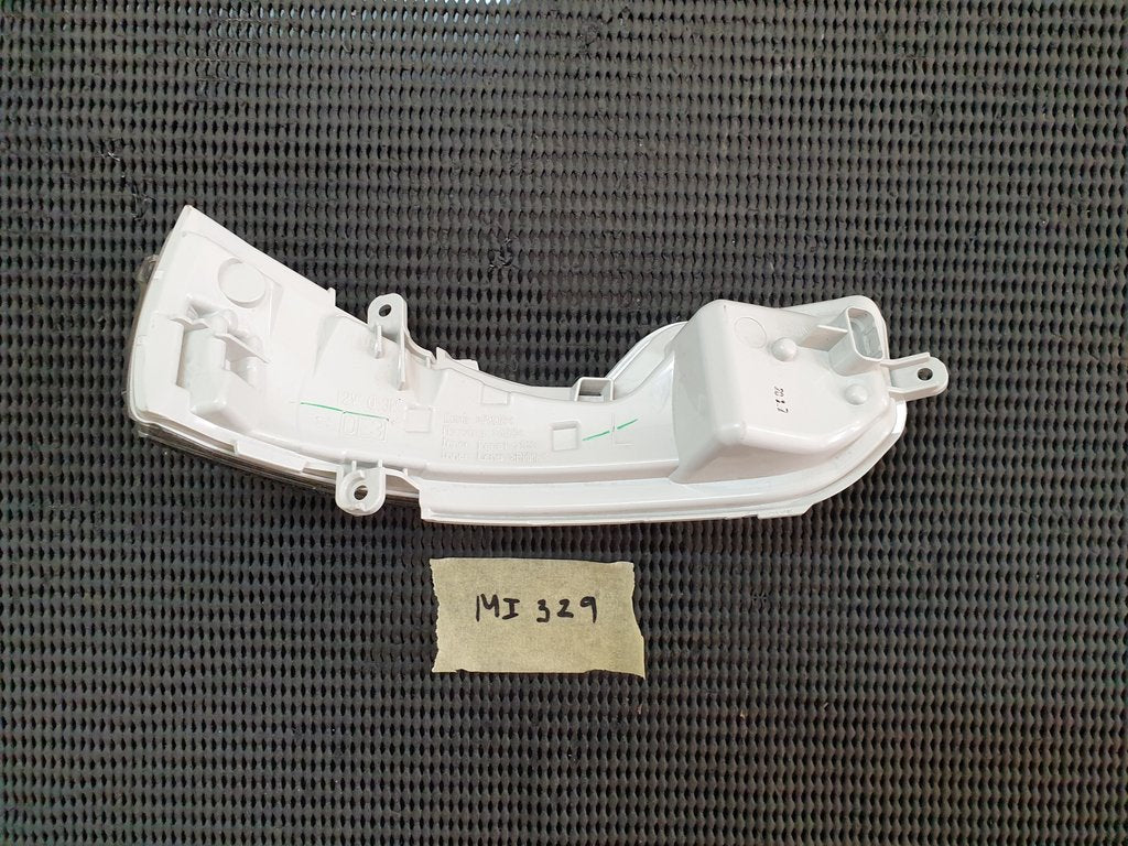 Nissan Infiniti Left Outer Mirror Indicator Light