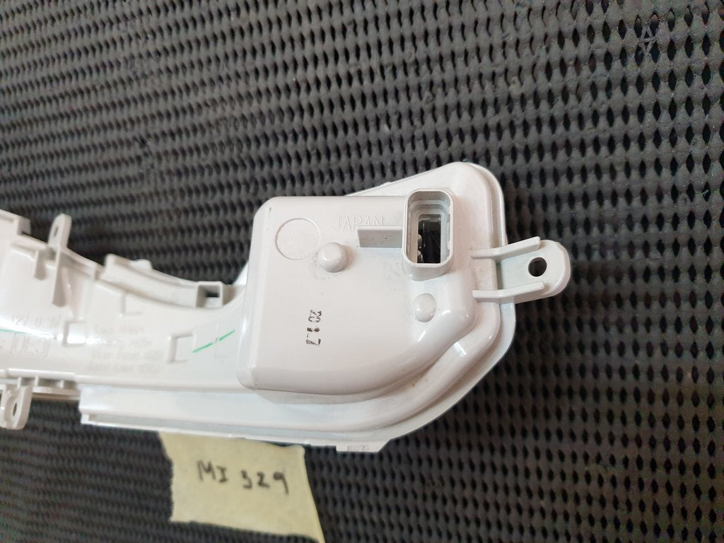 Nissan Infiniti Left Outer Mirror Indicator Light