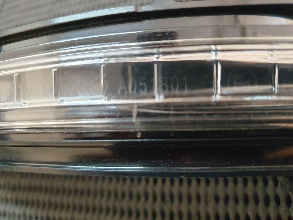 Volkswagen Tiguan Right Outer Mirror Indicator Light