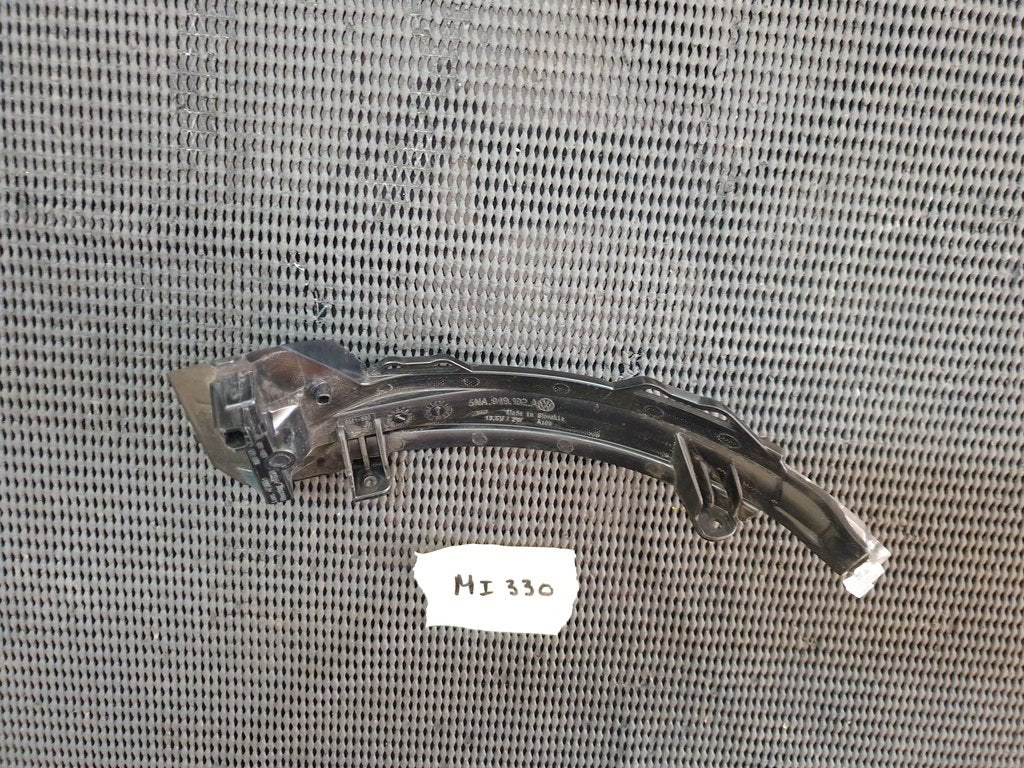 Volkswagen Tiguan Right Outer Mirror Indicator Light