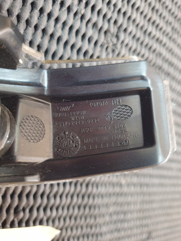 Toyota Corolla Right Outer Mirror Indicator Light