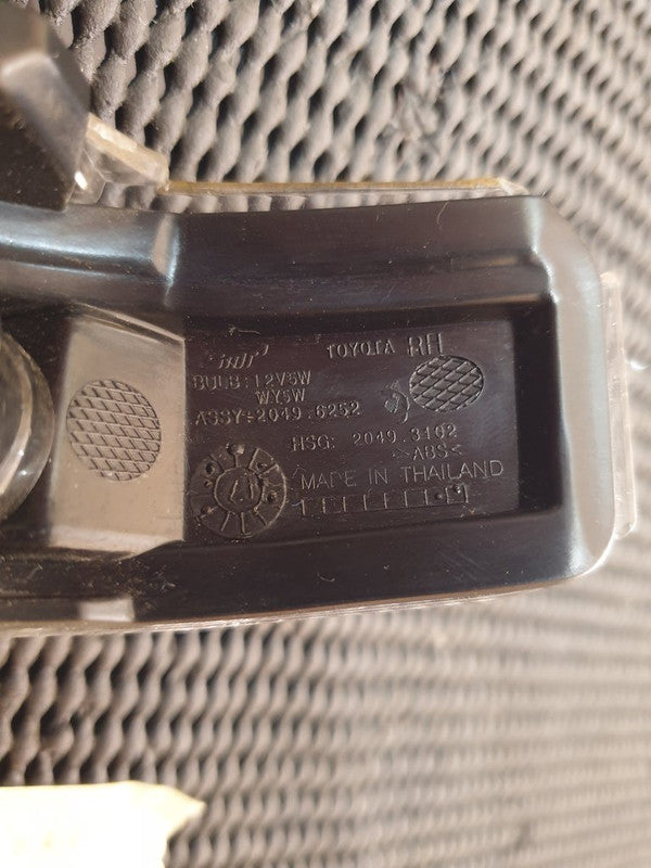 Toyota Corolla Right Outer Mirror Indicator Light