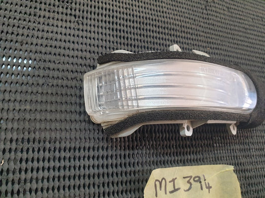 Toyota Hilux D4D Right Outer Mirror Indicator Light