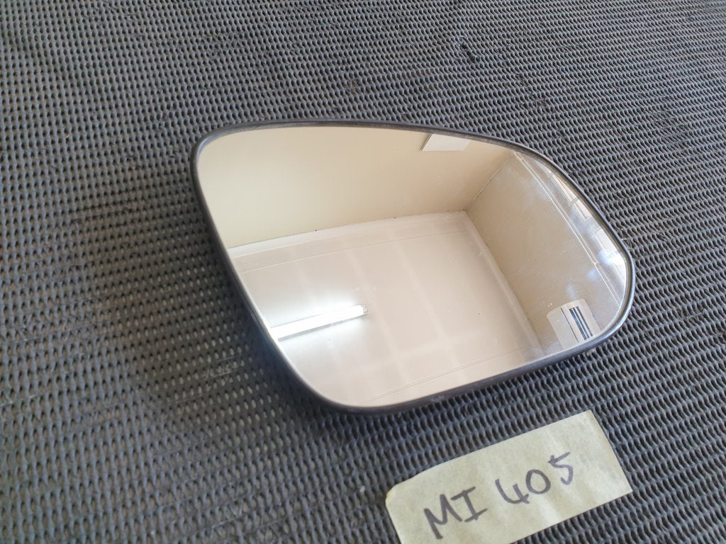 Toyota Hilux Right Outer Mirror Glass