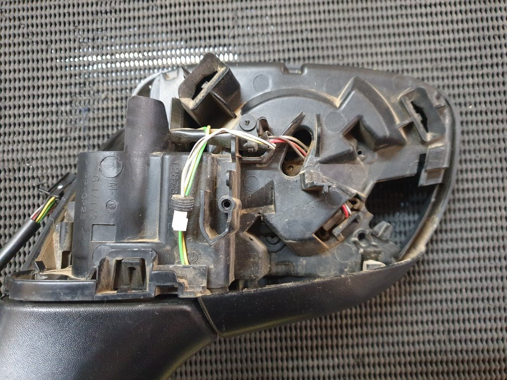 Renault Clio Left Outer Mirror Base, No Cover, No Glass