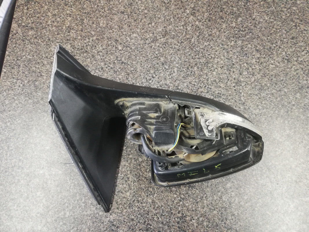 Volkswagen Polo Right Outer Electric Mirror Incomplete, With Indicator Light, No Cover, Mirror Glass