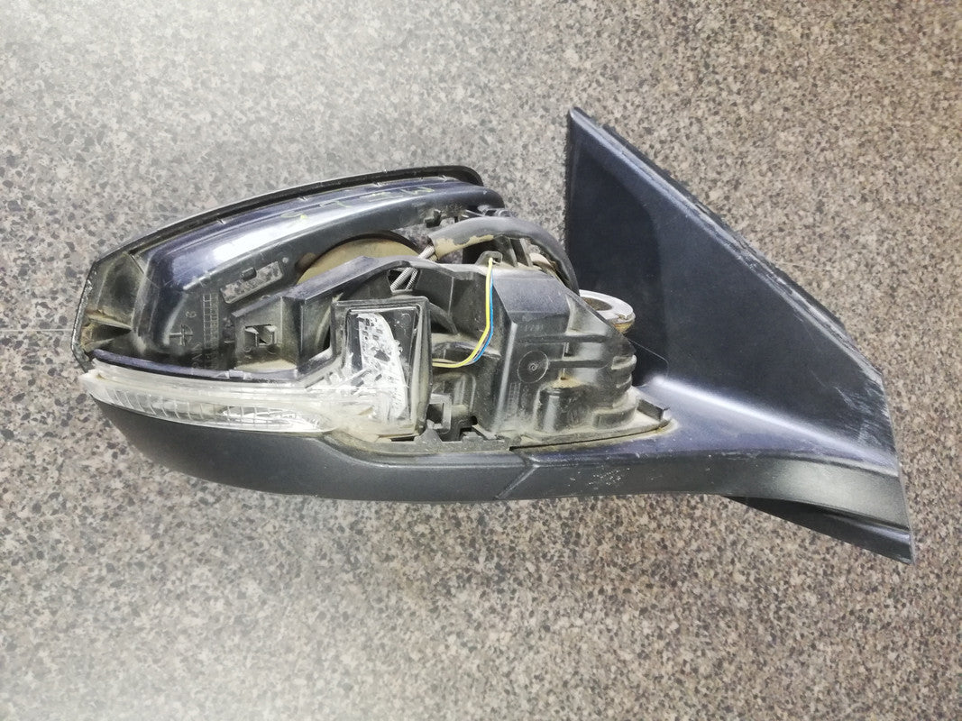 Volkswagen Polo Right Outer Electric Mirror Incomplete, With Indicator Light, No Cover, Mirror Glass