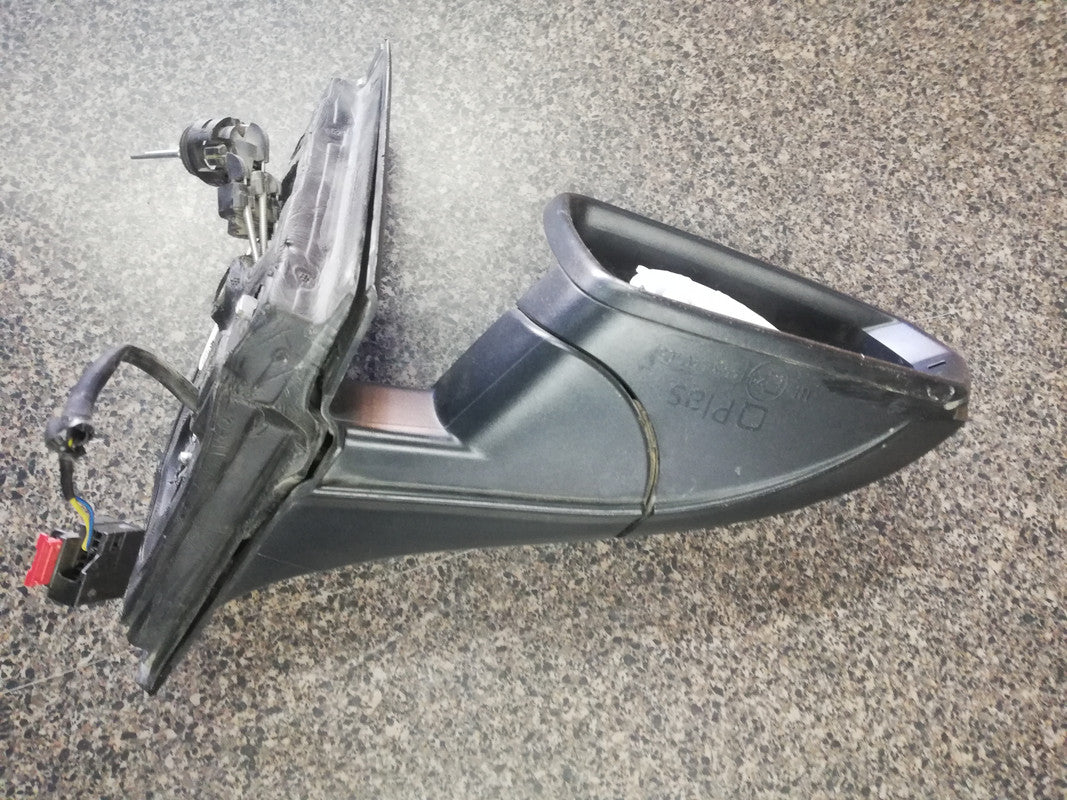 Volkswagen Polo Right Outer Electric Mirror Incomplete, With Indicator Light, No Cover, Mirror Glass