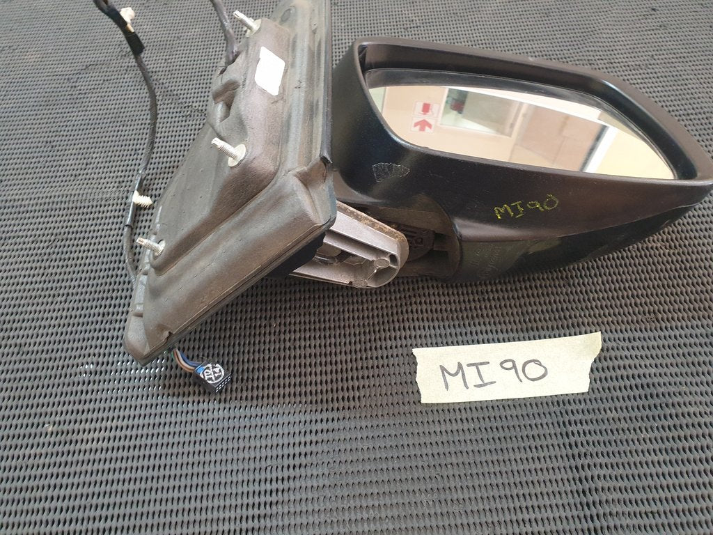 Dodge Journey Right Outer Mirror Incomplete, Broken Lower Cover
