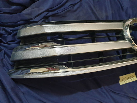 Toyota Hilux Radiator Grille - Chrome lifting, Wear and tear