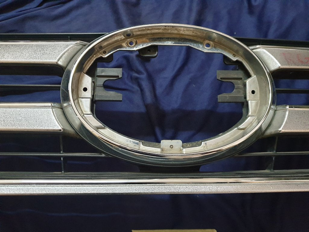 Toyota Hilux Radiator Grille - Chrome lifting, Wear and tear