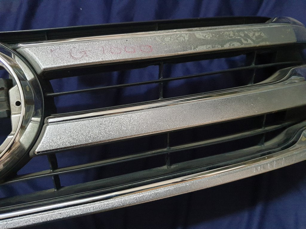 Toyota Hilux Radiator Grille - Chrome lifting, Wear and tear