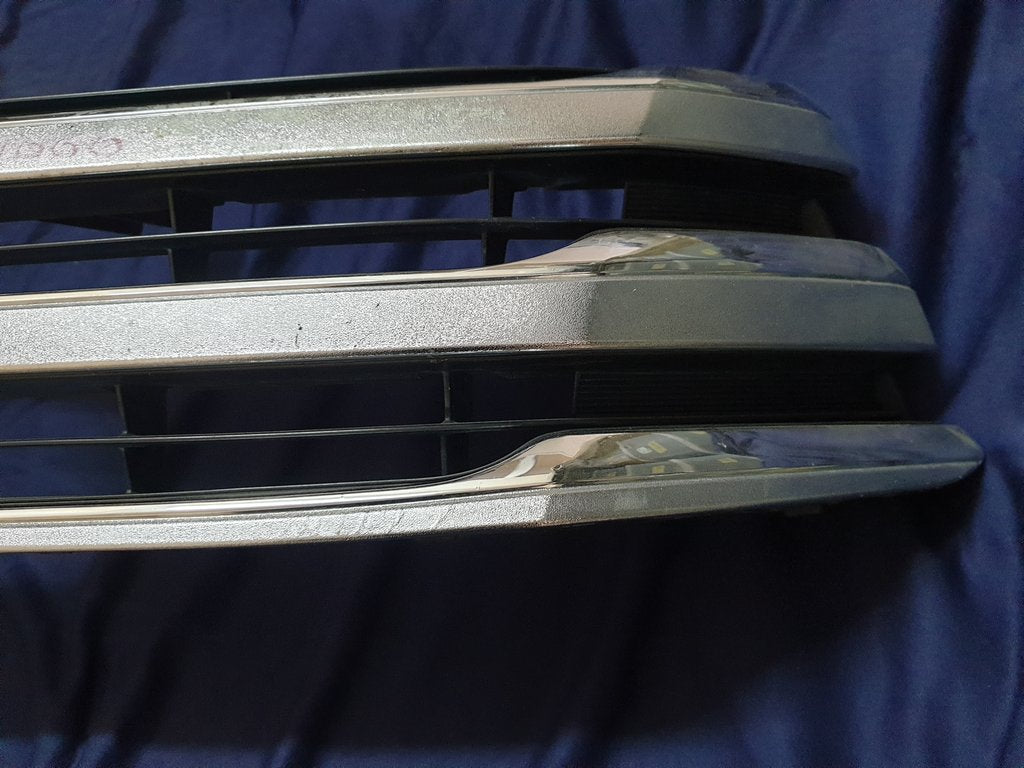 Toyota Hilux Radiator Grille - Chrome lifting, Wear and tear