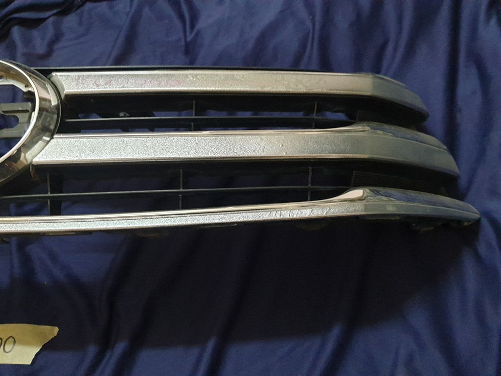 Toyota Hilux Radiator Grille - Chrome lifting, Wear and tear