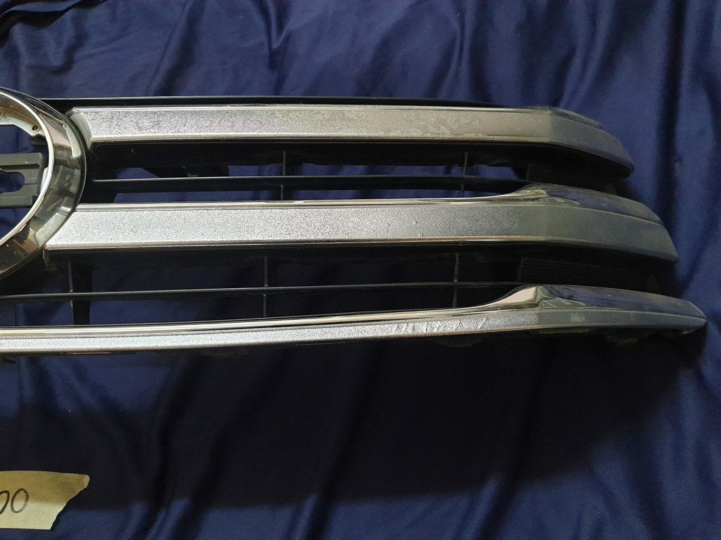 Toyota Hilux Radiator Grille - Chrome lifting, Wear and tear