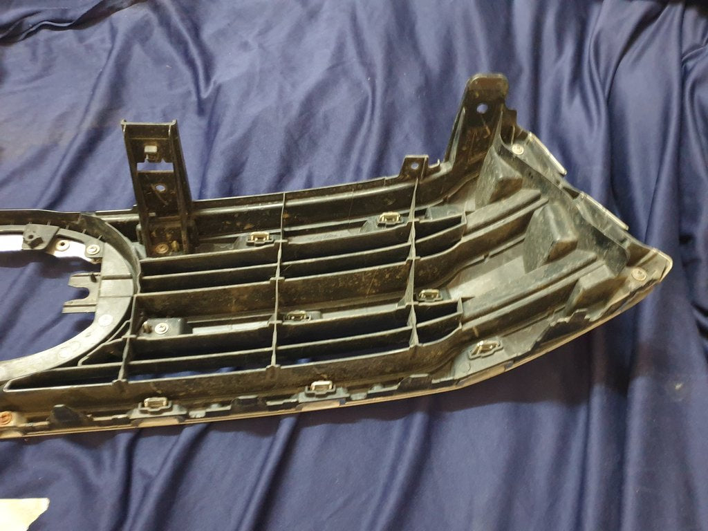 Toyota Hilux Radiator Grille - Chrome lifting, Wear and tear