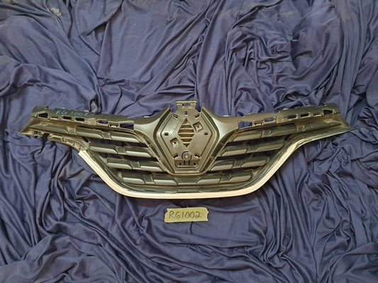 Renault Captur Radiator Grille - Lower chrome broken off