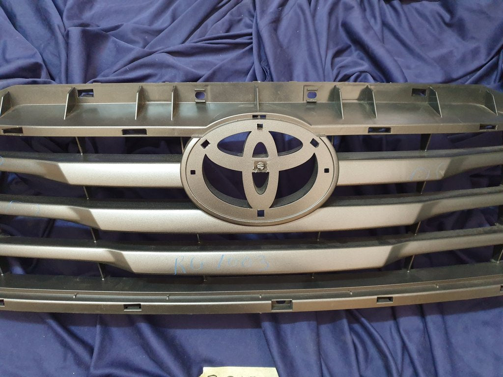 Toyota Hilux Radiator Grille - Scratches and scuffs