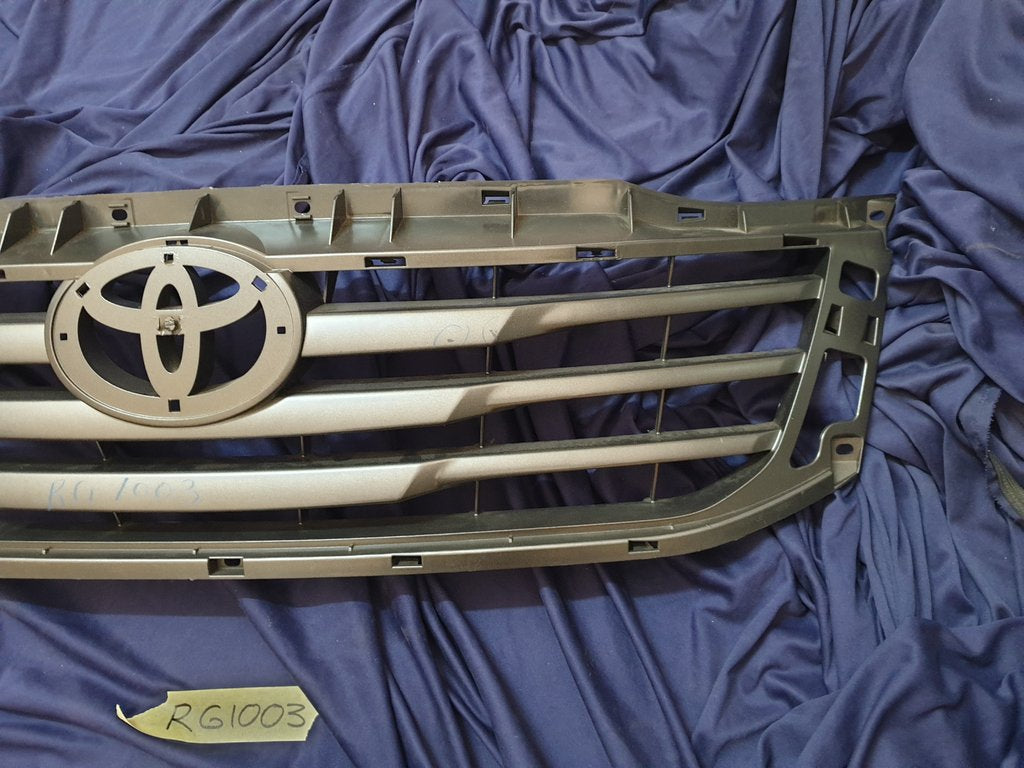 Toyota Hilux Radiator Grille - Scratches and scuffs