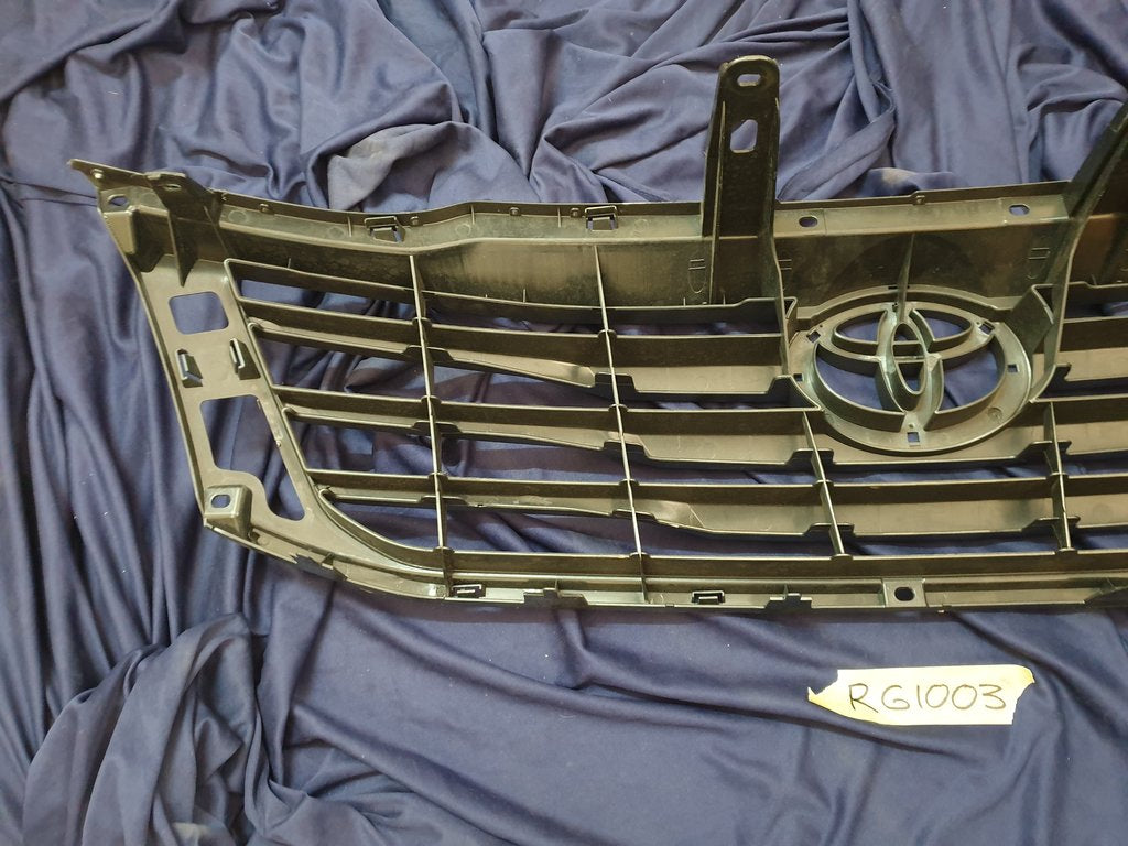Toyota Hilux Radiator Grille - Scratches and scuffs