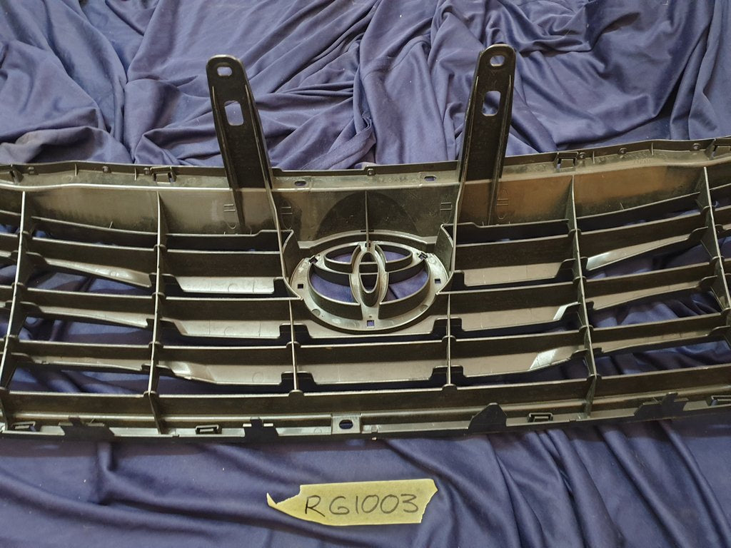 Toyota Hilux Radiator Grille - Scratches and scuffs
