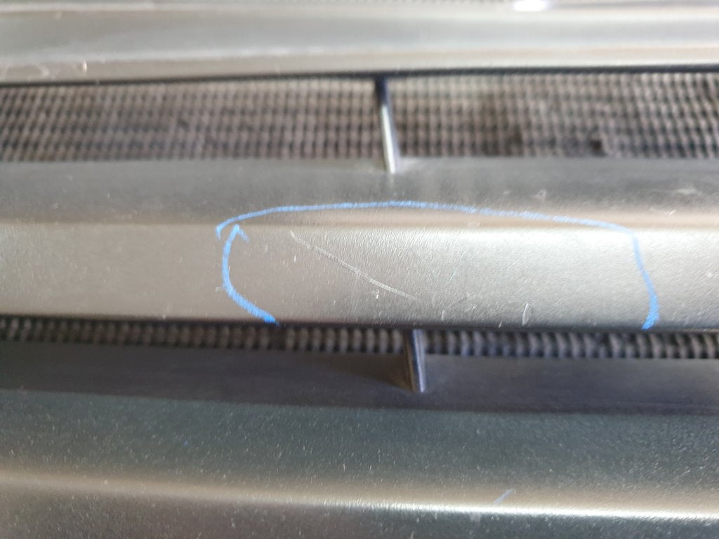 Volkswagen Polo Radiator Grille - Wear and Tear, Scratches