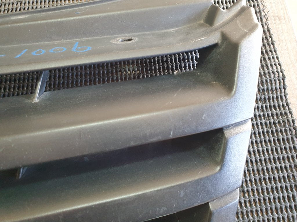 Volkswagen Polo Radiator Grille - Wear and Tear, Scratches