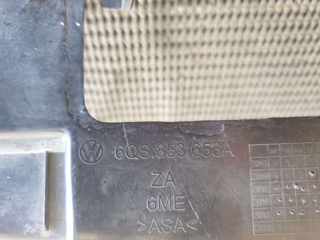 Volkswagen Polo Radiator Grille - Wear and Tear, Scratches