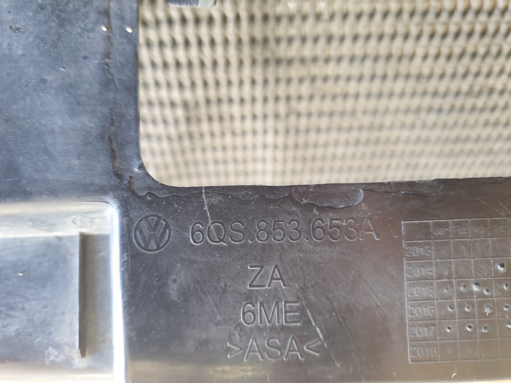 Volkswagen Polo Radiator Grille - Wear and Tear, Scratches