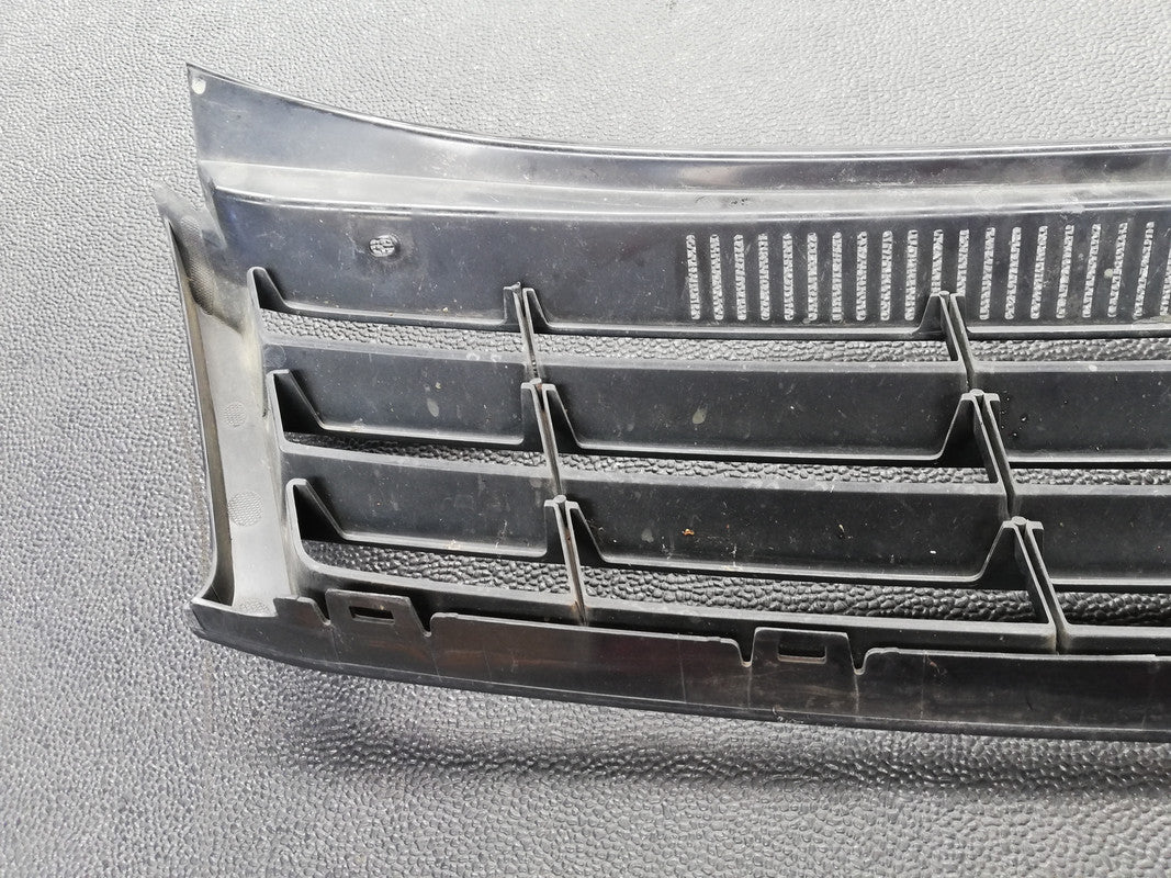 Volkswagen Polo Vivo 2014 Upper Radiator Grille
