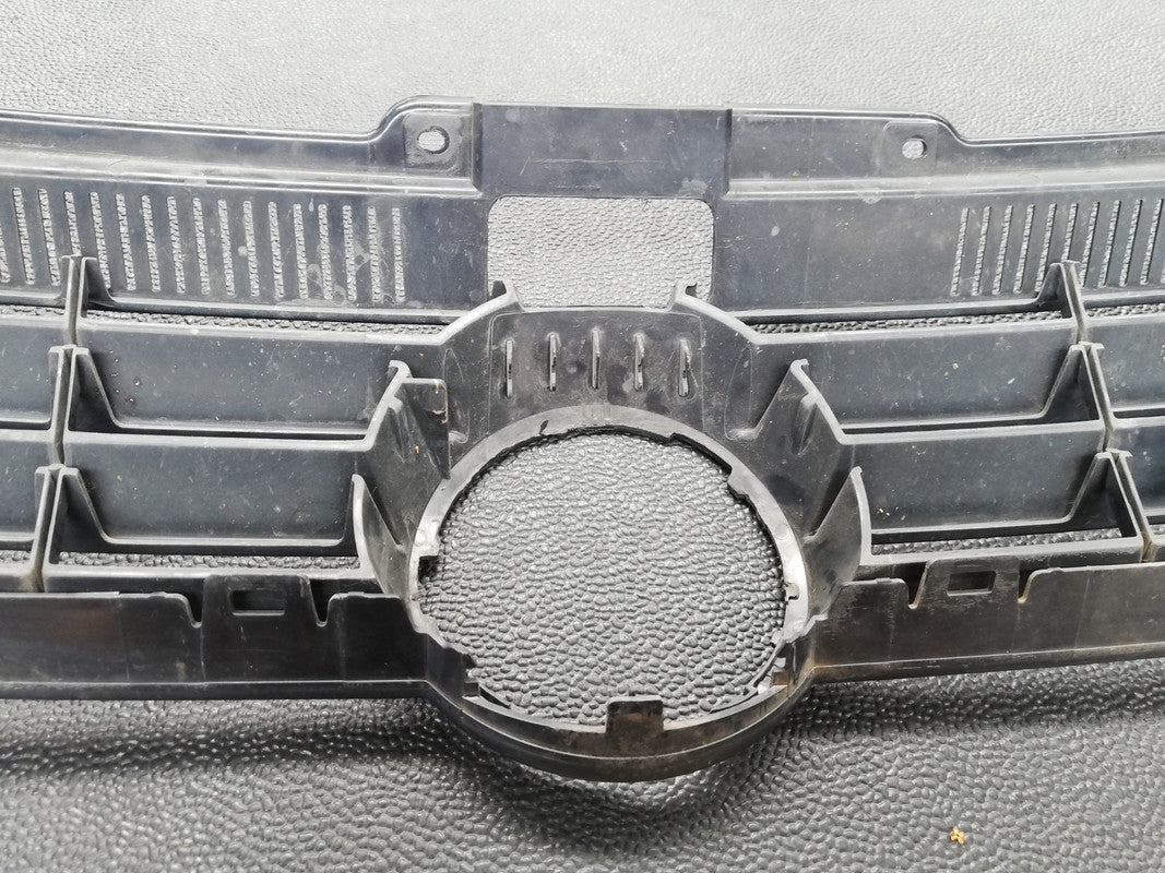 Volkswagen Polo Vivo 2014 Upper Radiator Grille