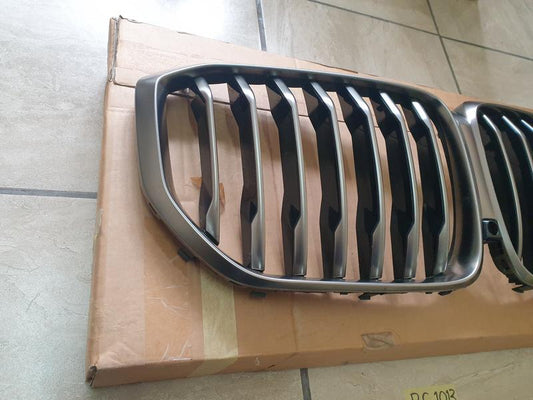 Original Used BMW 5 Series X5 G05 Front Bumper Kidney Radiator Grille