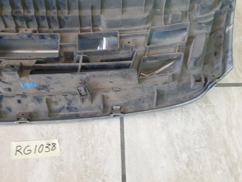 Original Used Isuzu D-Max Radiator Grille