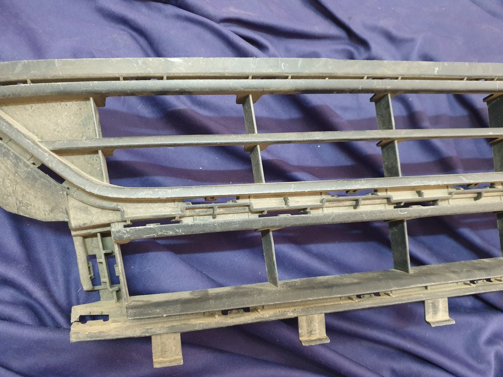 Volkswagen Polo Front Lower Center Radiator Grille