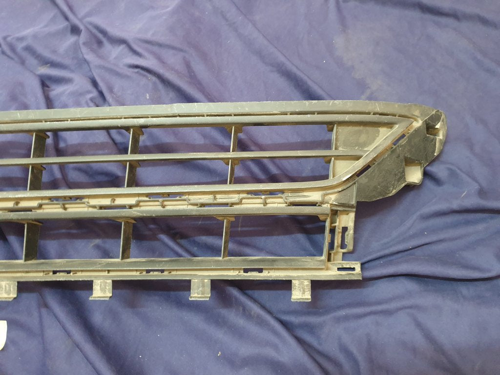 Volkswagen Polo Front Lower Center Radiator Grille