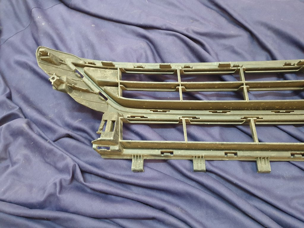 Volkswagen Polo Front Lower Center Radiator Grille