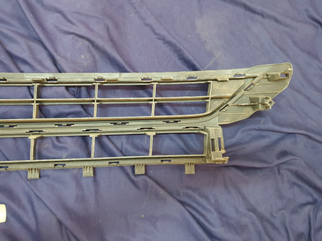 Volkswagen Polo Front Lower Center Radiator Grille