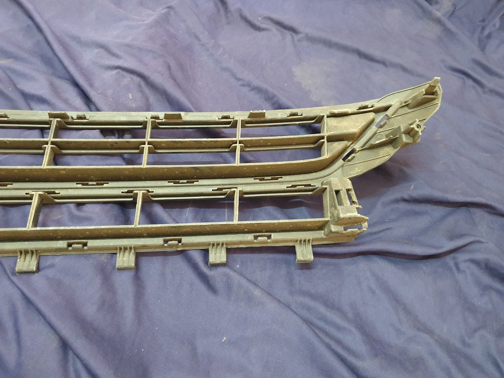 Volkswagen Polo Front Lower Center Radiator Grille