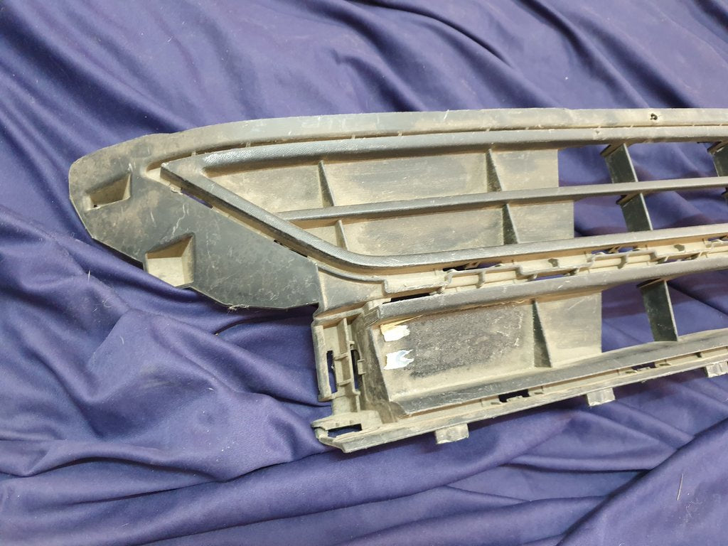 Volkswagen Polo Front Lower Center Radiator Grille