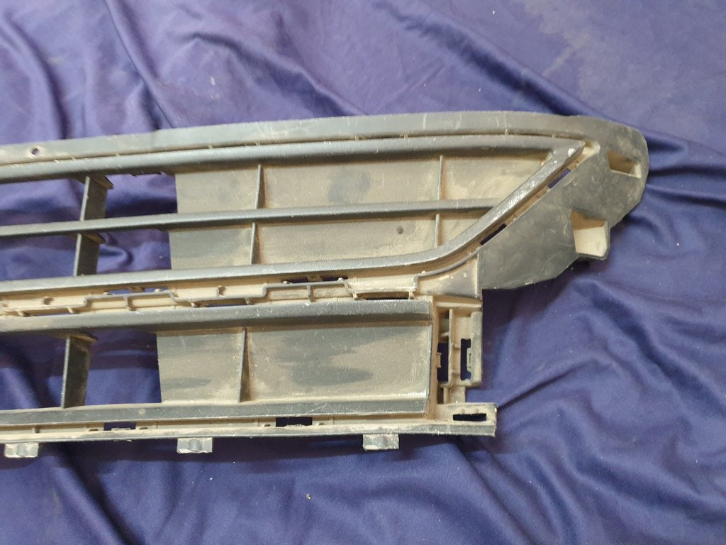 Volkswagen Polo Front Lower Center Radiator Grille