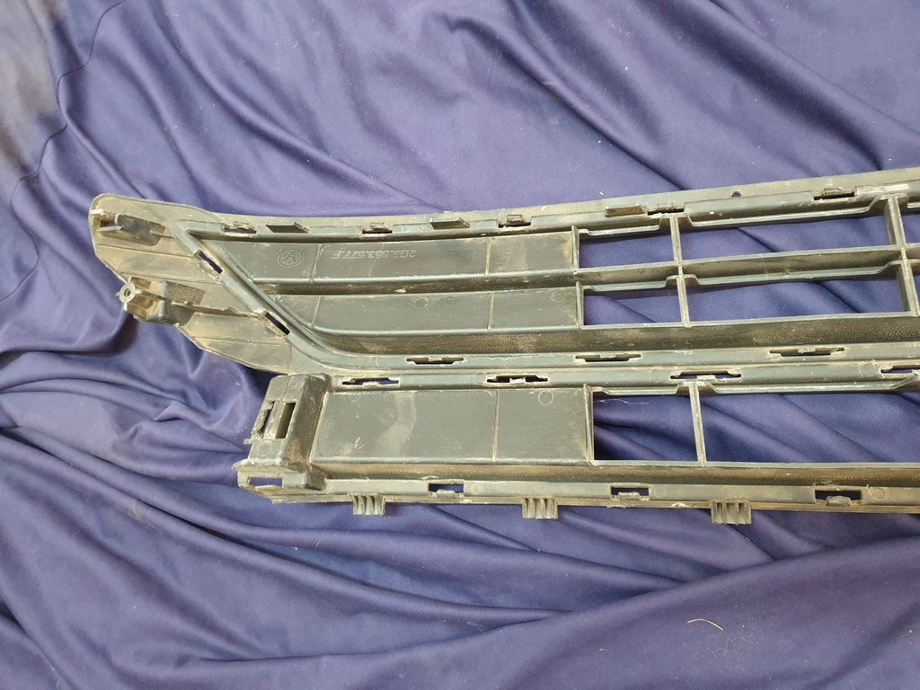 Volkswagen Polo Front Lower Center Radiator Grille