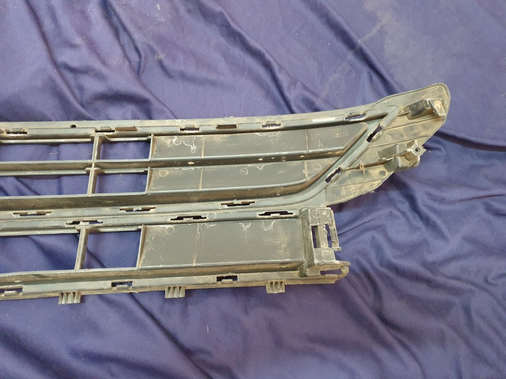 Volkswagen Polo Front Lower Center Radiator Grille